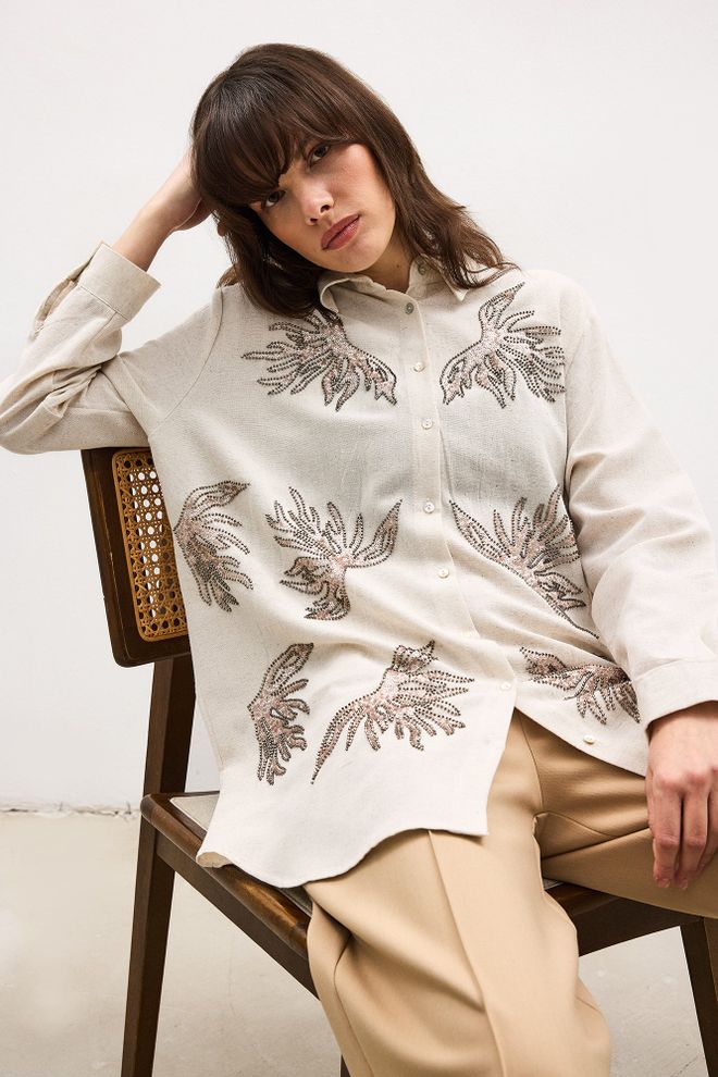 Touche Prive Beige Oversized Polo Hals Lange Mouw Shirt Groothandel Kleding Casual