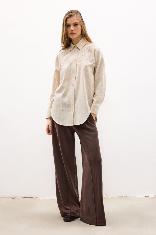 Touche Prive Beige Casual Elegante Polohals Geknoopte Shirt Groothandel Kleding Bescheiden