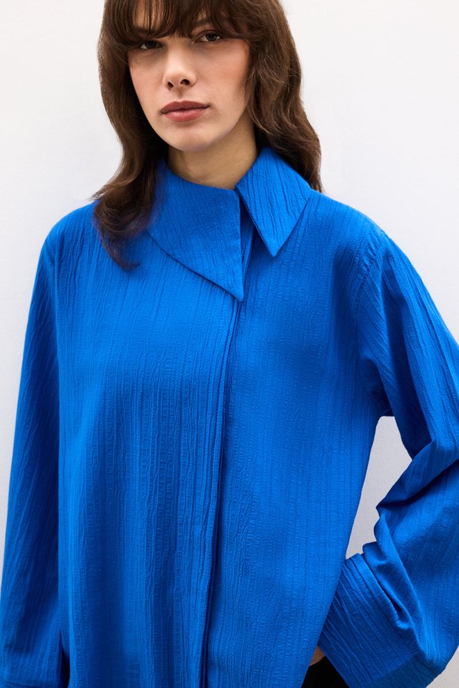 Touche Prive قميص أزرق بمقاس كبير وطوق شال ملابس بالجملة رَسمِيّ