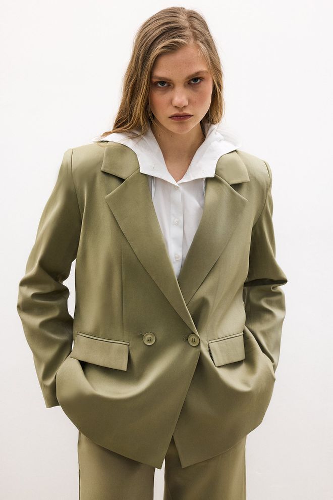 Touche Prive Khaki Trenchcoat With Notched Collar And Flap Pockets Wholesale Clothing Casual