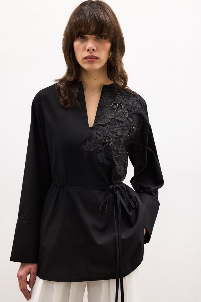 Touche Prive Túnica Negra Elegante Con Estampado Floral Y Cierre De Atar Para Ocasiones Formales Ropa al por mayor Modesto