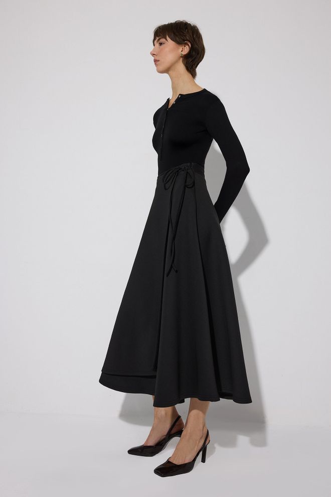 Touche Prive Juodas Elegantiškas Formalus Kasdienis Kuklus Apskirtas Maksi Sijonas Su Aukšta Liemeniu Didmeninė prekyba drabužiais Apykaklė su įkirpimu