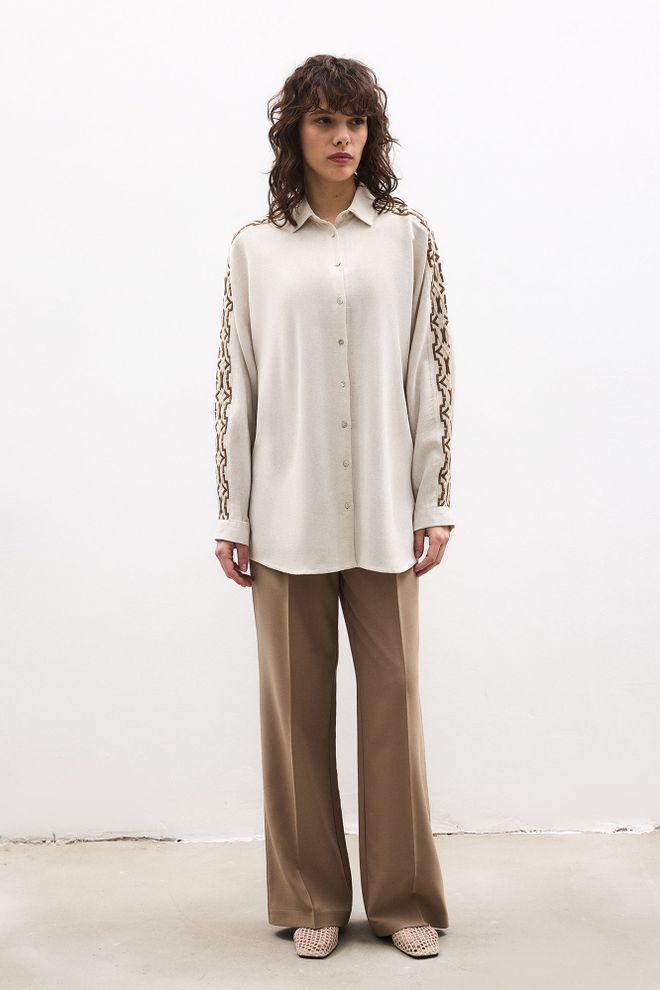 Touche Prive قميص بيج غير رسمي أنيق برقبة جد ملابس بالجملة غير رسمي