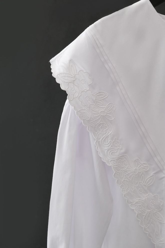 Touche Prive Tunica Bianca Elegante Abbottonata Con Motivo Floreale Abbigliamento all'ingrosso Modesto