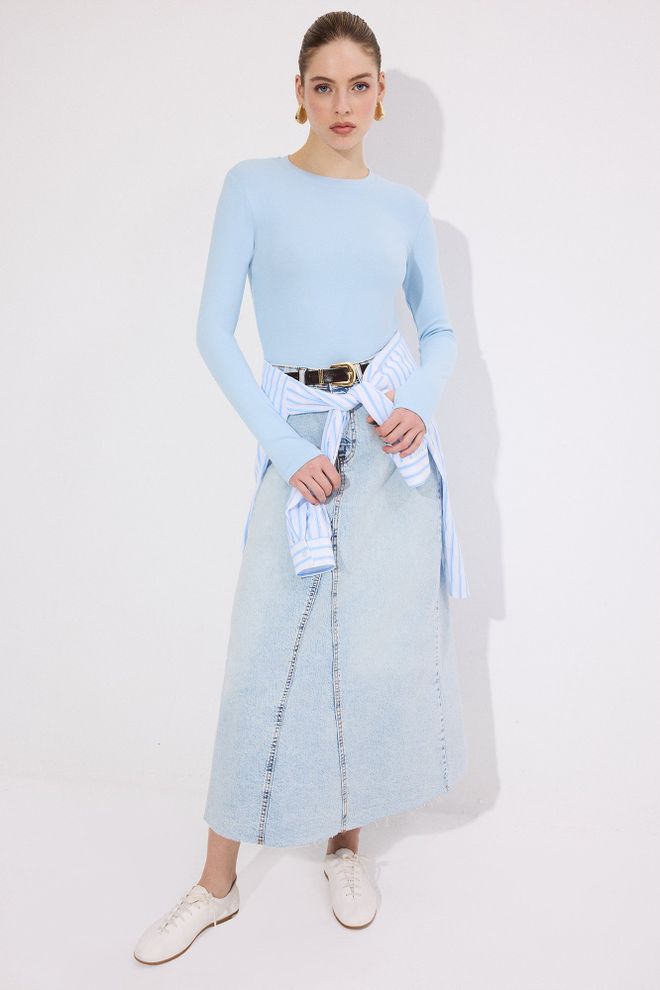 Touche Prive Blue Fitted Blouse With Extra Long Sleeves Wholesale Clothing 1