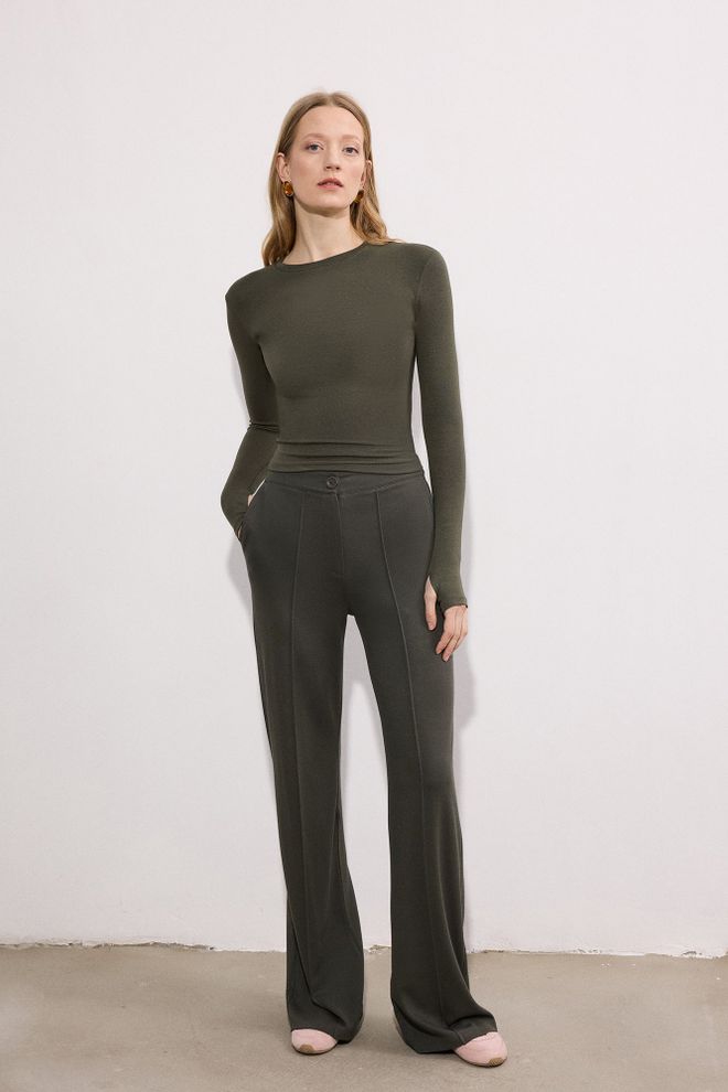 Touche Prive Green Blouse With Slim Fit And Extra Long Sleeves Wholesale Clothing 1