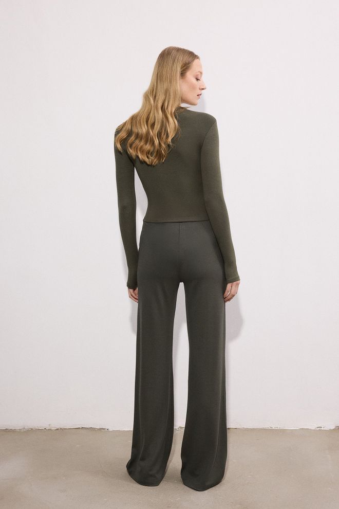 Touche Prive Green Blouse With Slim Fit And Extra Long Sleeves Wholesale Clothing Spring