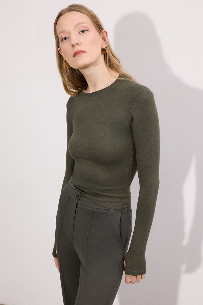 Touche Prive Green Blouse With Slim Fit And Extra Long Sleeves Wholesale Clothing Elegant