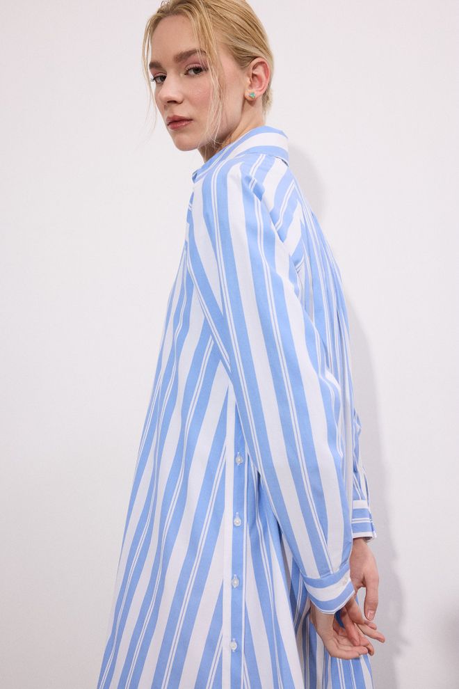 Touche Prive Niebieska Prążkowana Maksi Sukienka Koszulowa Z Kołnierzem Szalowym Hurtowa sprzedaż odzieży Casual