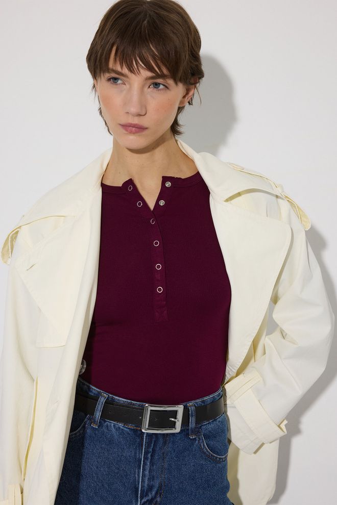 Touche Prive Bluza Bordo Rdeča Ozek Kroj Z Okroglim Vratom Oblačila na debelo Skromno