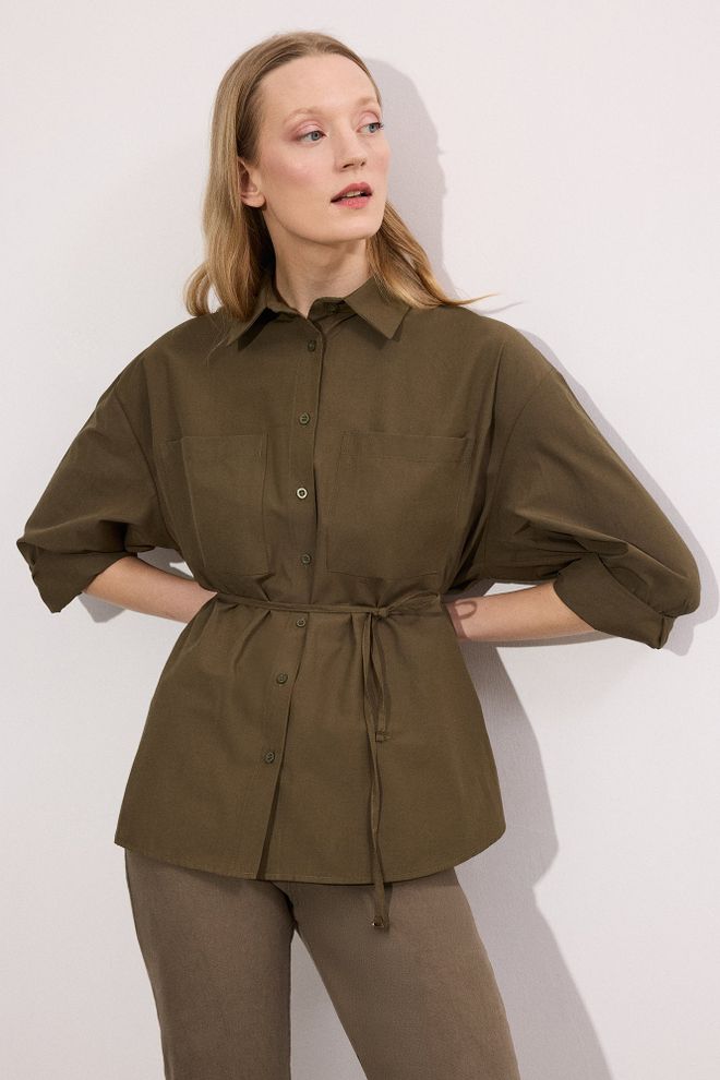 Touche Prive قميص كاكي غير رسمي أنيق بياقة بولو وأكمام 3/4 ملابس بالجملة غير رسمي