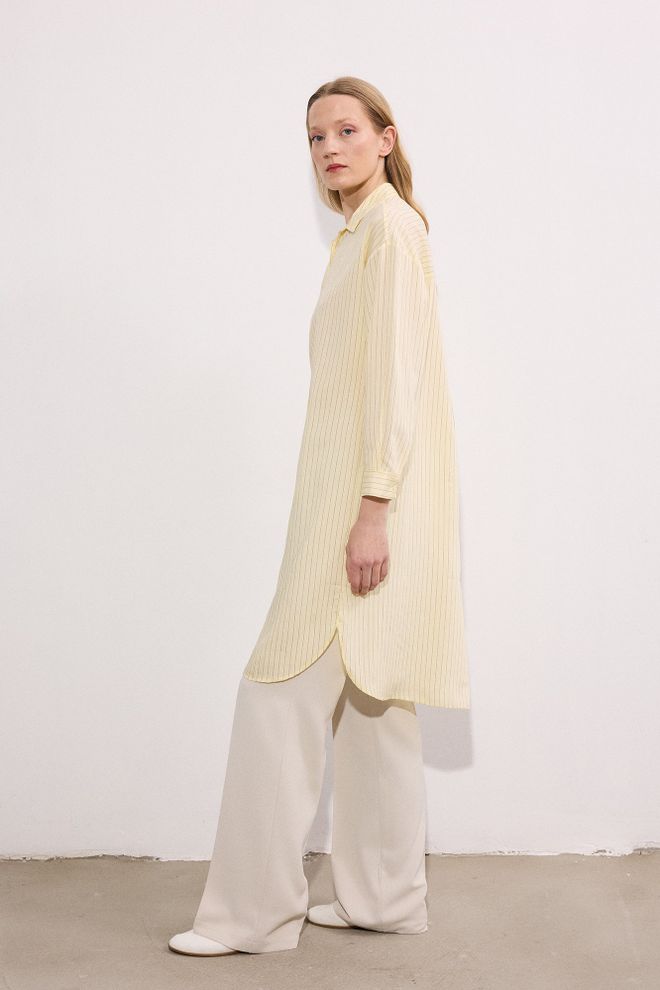 Touche Prive Beżowa Długa Koszula W Paski Z Zapięciem Na Guziki Hurtowa sprzedaż odzieży Skromny