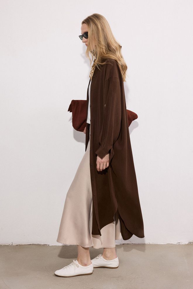 Touche Prive Bruine Elegante Midi Hemdjurk Met Hoge Hals Groothandel Kleding Lounge