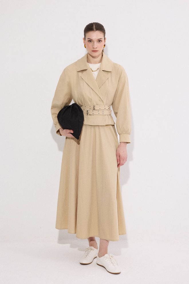 Touche Prive Елегантан Бео Комплет Са Дугмади И Макси Раскошеном Сукњом Велепродаја одеће скроман