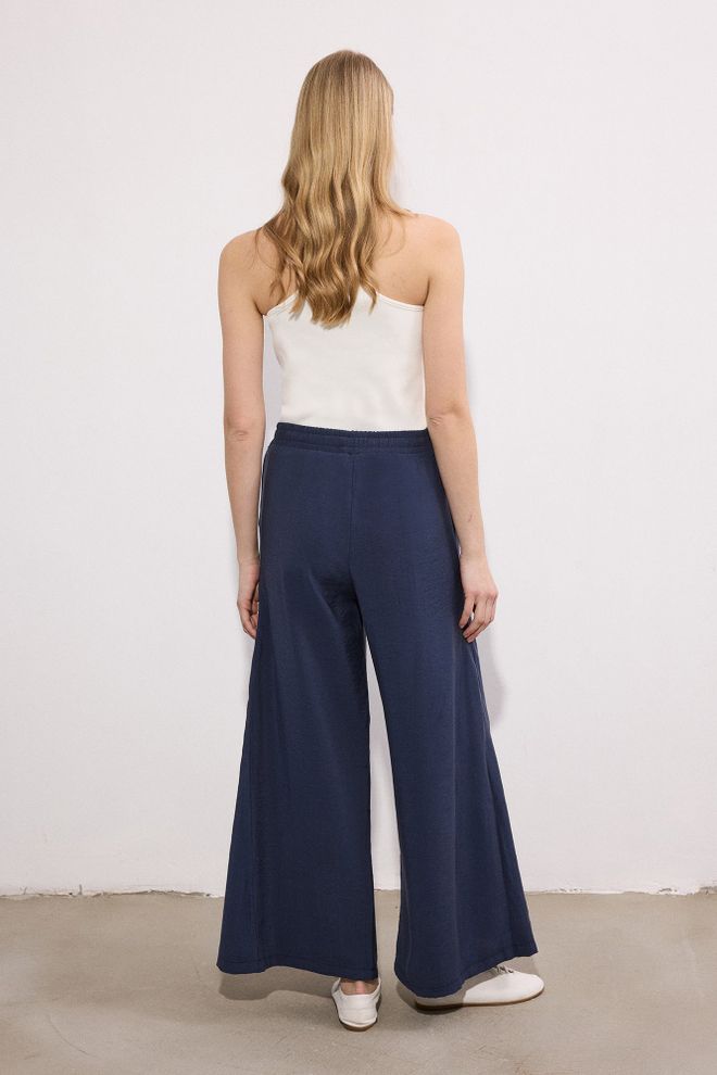 Touche Prive Панталон Палацо В Морскосиньо С Широк Крачол Дрехи на едро Пролет