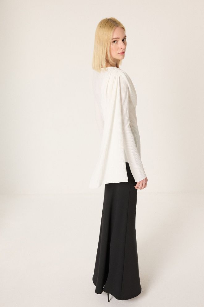 Touche Prive Elegant White Blouse With Slim Fit And Long Sleeves Wholesale Clothing Spring