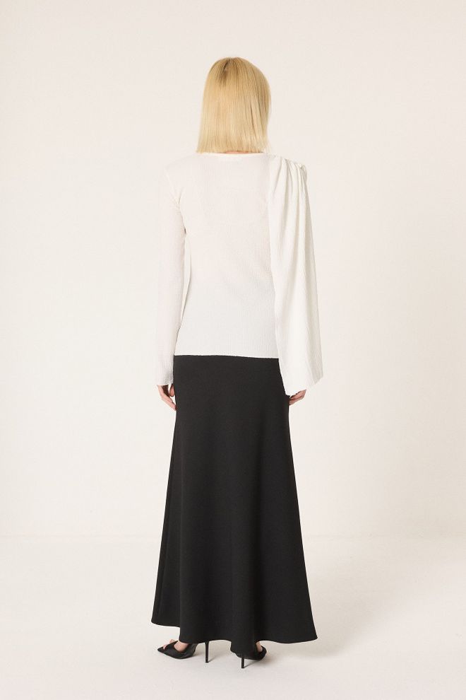 Touche Prive Elegant White Blouse With Slim Fit And Long Sleeves Wholesale Clothing Work