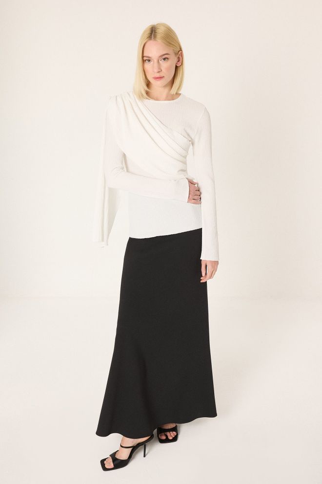 Touche Prive Elegant White Blouse With Slim Fit And Long Sleeves Wholesale Clothing Elegant