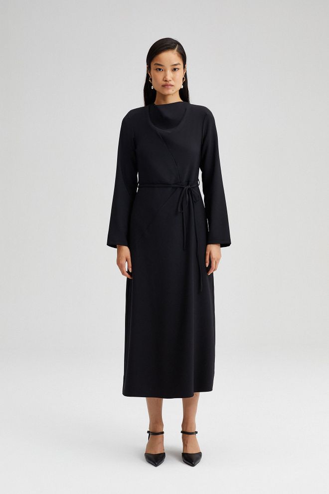 Touche Prive Elegantes Schwarzes Wickelkleid Mit Midi Länge Großhandelskleidung Modest