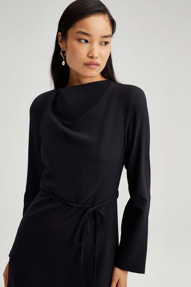 Touche Prive Elegante Zwarte Wikkeljurk Met Midi Lengte Groothandel Kleding Formeel