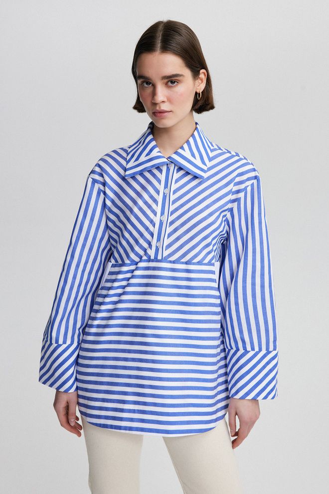 Touche Prive Blaue Gestreifte Tunika Mit Knöpfen Und Gekerbtem Hals Großhandelskleidung Lässig