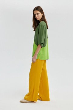A wholesale clothing model wears tou12754-block-color-viscose-set-khaki, Turkish wholesale Suit of Touche Prive