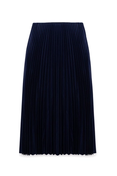 Een kledingmodel uit de groothandel draagt TOU10123 - Pleated Satin Skirt - Navy Blue, Turkse groothandel Rok van Touche Prive