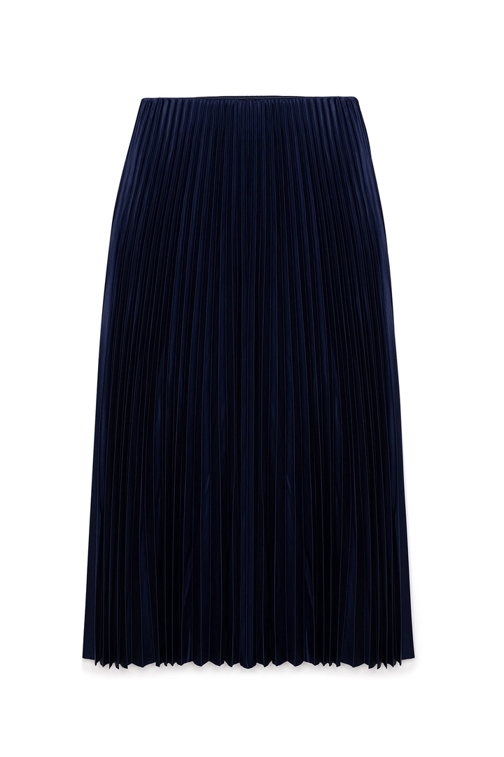 Ein Bekleidungsmodell aus dem Großhandel trägt TOU10123 - Pleated Satin Skirt - Navy Blue, türkischer Großhandel Rock von Touche Prive