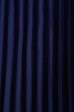 Модель оптовой продажи одежды носит TOU10123 - Pleated Satin Skirt - Navy Blue, турецкий оптовый товар Юбка от Touche Prive.