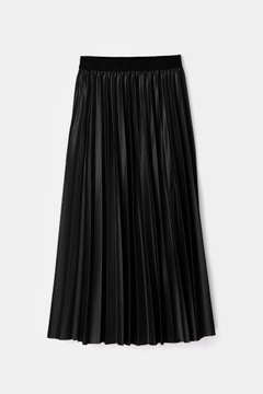 A wholesale clothing model wears TOU11035 - Pleated Skirt - Black, Turkish wholesale Skirt of Touche Prive