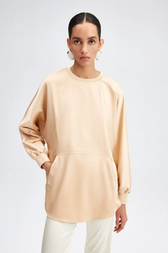 A wholesale clothing model wears tou12236-satin-pocket-detail-tunic-beige, Turkish wholesale Tunic of Touche Prive