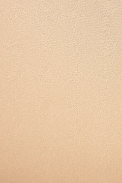 Una modella di abbigliamento all'ingrosso indossa tou12236-satin-pocket-detail-tunic-beige, vendita all'ingrosso turca di Tunica di Touche Prive