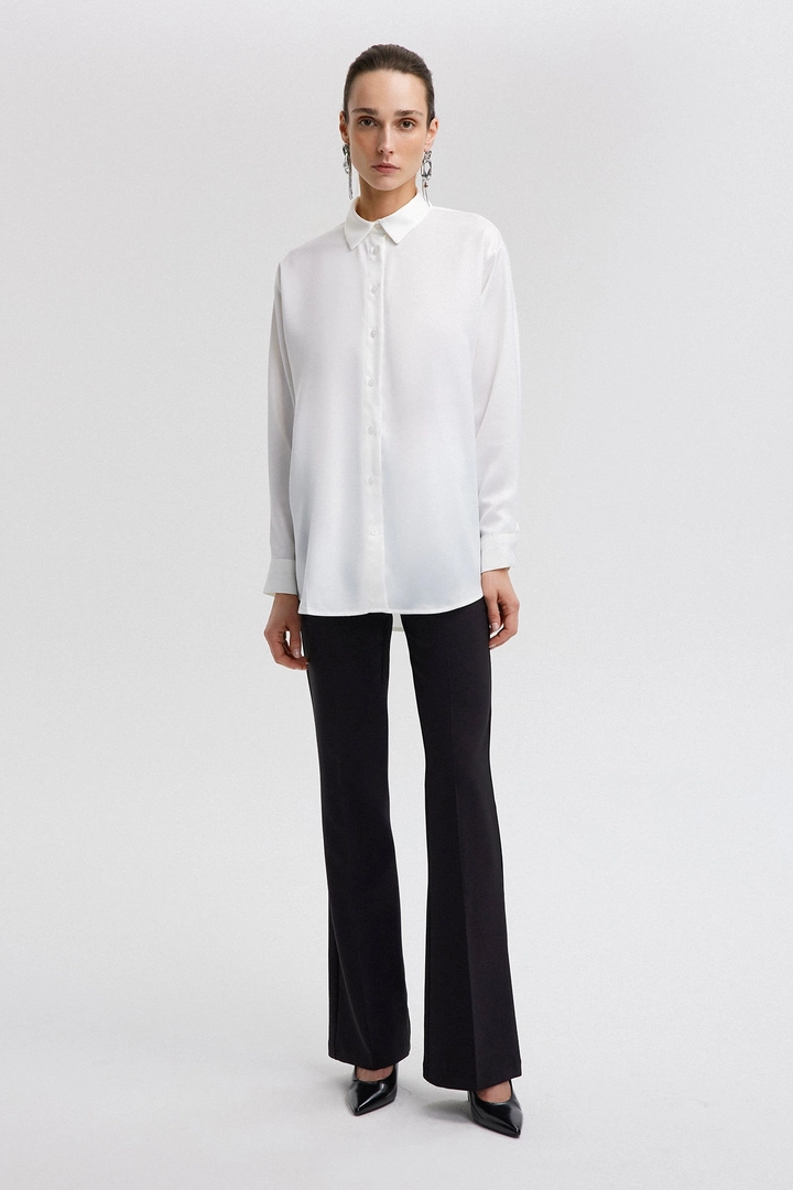 A wholesale clothing model wears tou12810-satin-textured-shirt-white, Turkish wholesale Shirt of Touche Prive