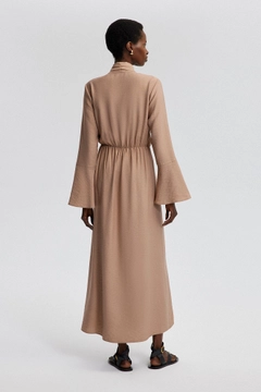 عارض ملابس بالجملة يرتدي tou12812-natural-textured-pleated-dress-beige، تركي بالجملة فستان من Touche Prive