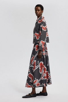 A wholesale clothing model wears tou12816-linen-textured-patterned-shirt-skirt-set-black, Turkish wholesale Suit of Touche Prive
