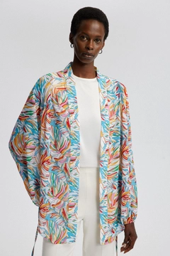 A wholesale clothing model wears tou12819-patterned-chiffon-kimono-mix-color, Turkish wholesale Kimono of Touche Prive