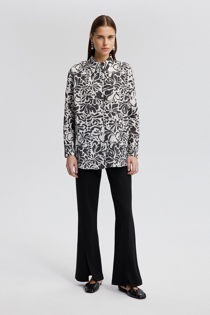 A wholesale clothing model wears tou12821-linen-textured-patterned-shirt-black, Turkish wholesale Shirt of Touche Prive