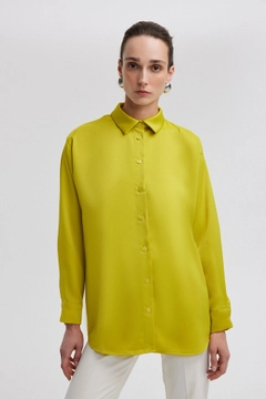 A wholesale clothing model wears tou12846-satin-textured-shirt-green, Turkish wholesale Shirt of Touche Prive