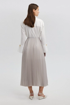 Een kledingmodel uit de groothandel draagt tou12849-pleated-skirt-grey, Turkse groothandel Rok van Touche Prive