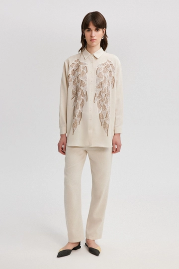 A wholesale clothing model wears  Linen Textured Shirt With Embroidery - Cream
, Turkish wholesale Shirt of Touche Prive