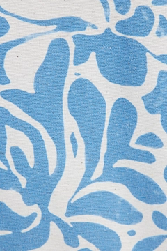 Ein Bekleidungsmodell aus dem Großhandel trägt tou12857-linen-textured-patterned-shirt-blue, türkischer Großhandel Hemd von Touche Prive