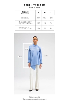Ένα μοντέλο χονδρικής πώλησης ρούχων φοράει TOU10665 - Asymmetric Poplin Tunic - Blue, τούρκικο τουνίκ χονδρικής πώλησης από Touche Prive