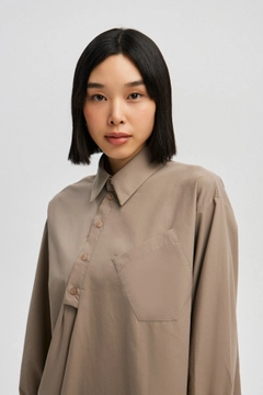A wholesale clothing model wears tou12948-asymmetric-poplin-tunic-mink, Turkish wholesale Tunic of Touche Prive