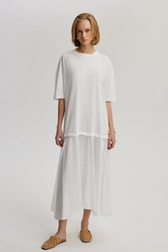A wholesale clothing model wears tou12951-satin-detailed-oversize-dress-white, Turkish wholesale Dress of Touche Prive
