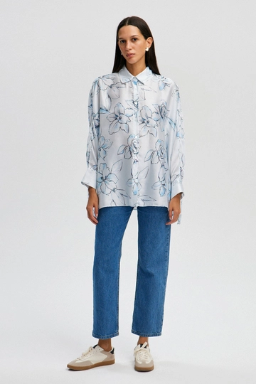 A wholesale clothing model wears  Floral Patterned Shirt - Blue
, Turkish wholesale  of Touche Prive