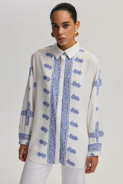 A wholesale clothing model wears tou13085-patterned-viscon-shirt-blue, Turkish wholesale Shirt of Touche Prive