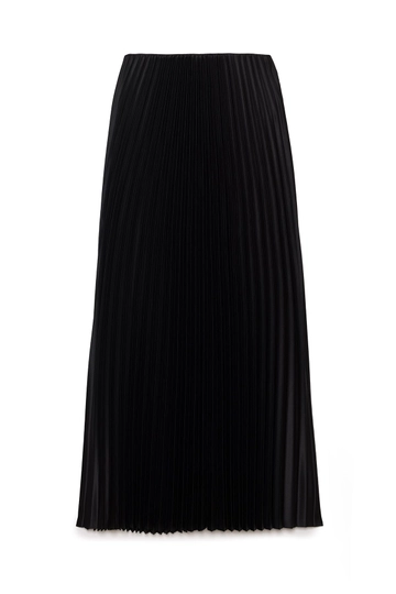 A wholesale clothing model wears  Pleated Skirt - Black
, Turkish wholesale Skirt of Touche Prive