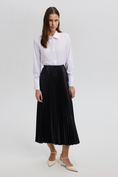 A wholesale clothing model wears tou12834-pleated-skirt-black, Turkish wholesale Skirt of Touche Prive