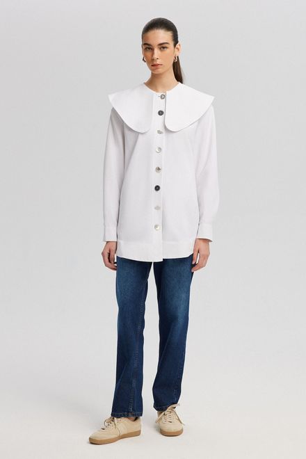 A wholesale clothing model wears  Metal Button Detailed Linen Shirt - White
, Turkish wholesale  of Touche Prive