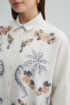 A wholesale clothing model wears TOU10730 - Embroidered Viscose Shirt - Cream, Turkish wholesale Shirt of Touche Prive